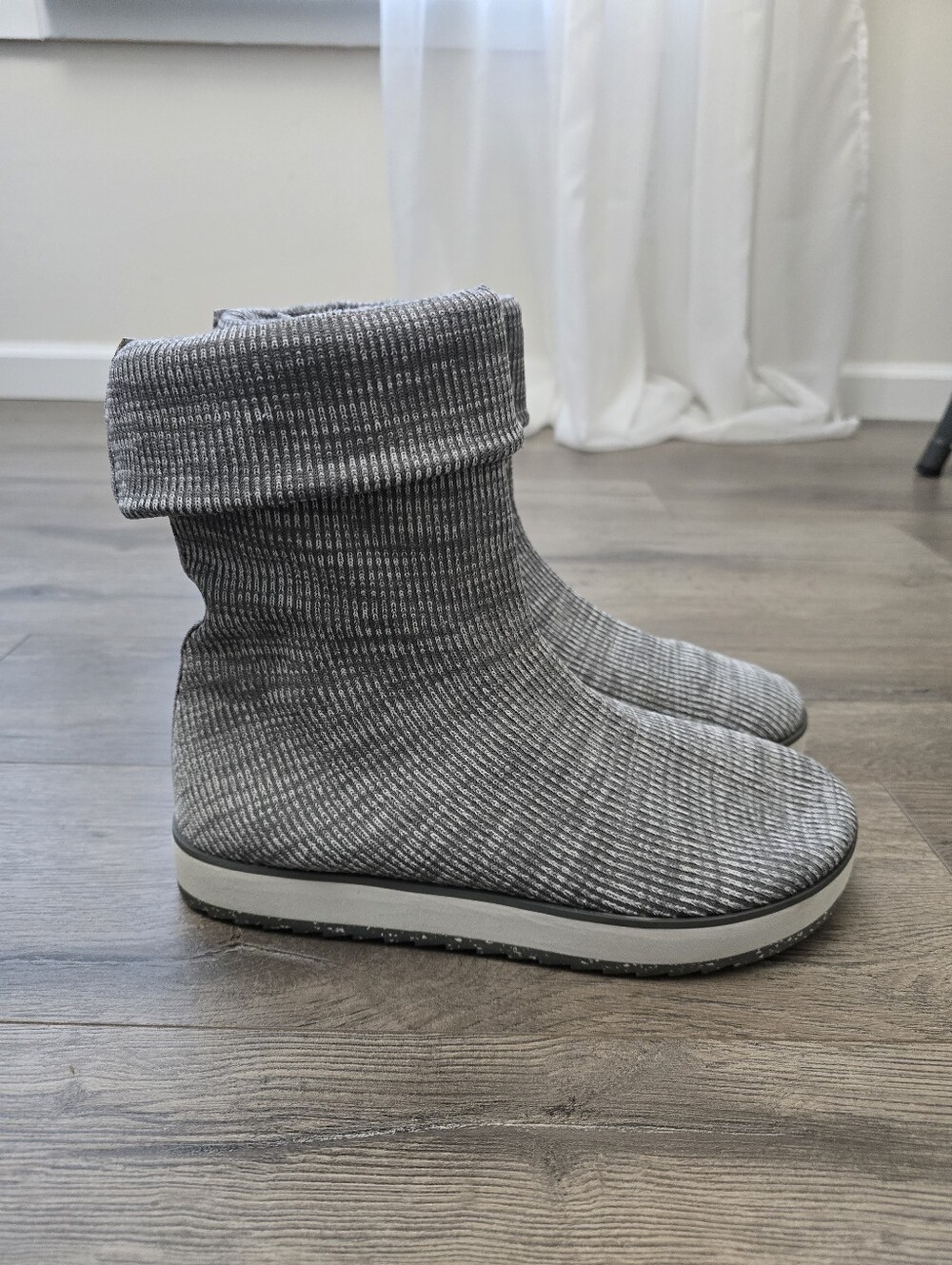 Merrell Women's Juno Knit Pull-On boots Gray Ribbed Winter Comfy